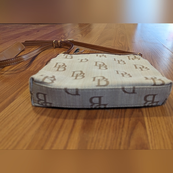 [Dooney & Bourke] NWT Cross Body Purse - Picture 4 of 7